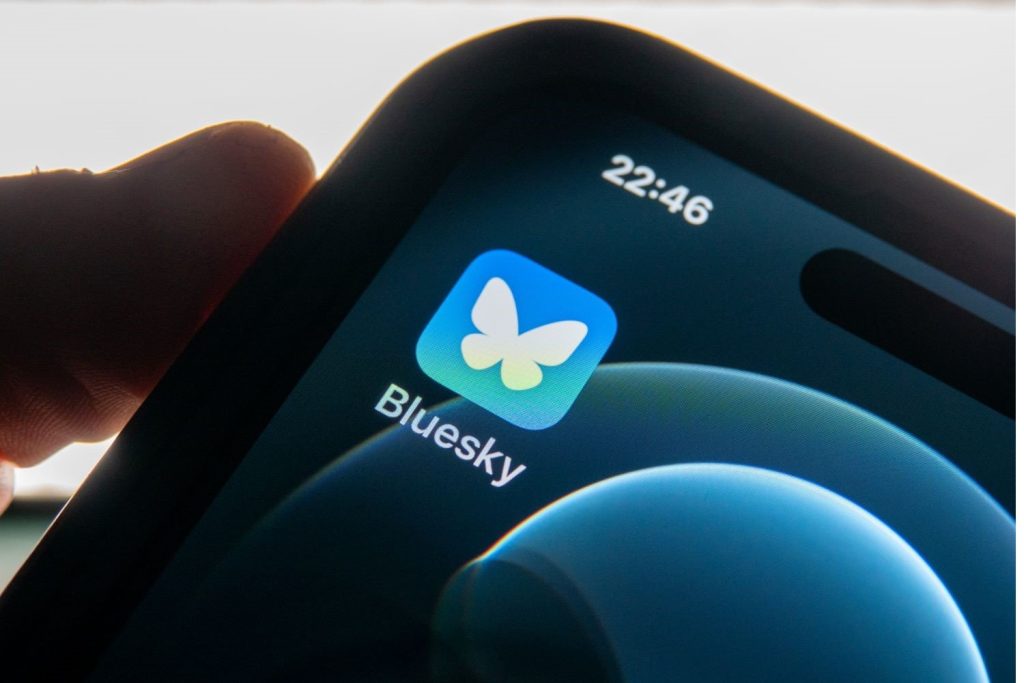 "Inwestorzy Mylnie Łączą Bluesky Crypto z Bluesky Social Network"